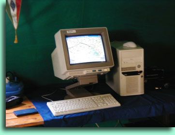 Interno della  tenda con PC per comunicazioni digitali alternative ITANET