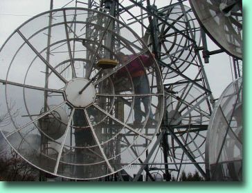 immagine relativa allinstallazione ITANET in Col Gajardin-Caneva (PN) particolare della parabola da 3 mt. per il link digitale a 1.228 Mb PSK verso Modena, M.te Cimone
